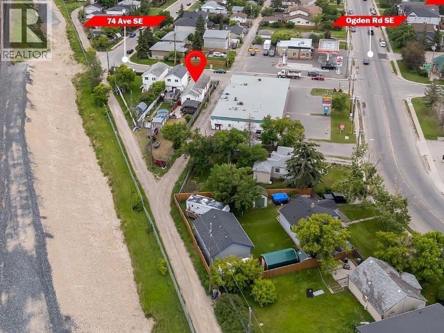HUGE Lot 4606 SF - back lane access