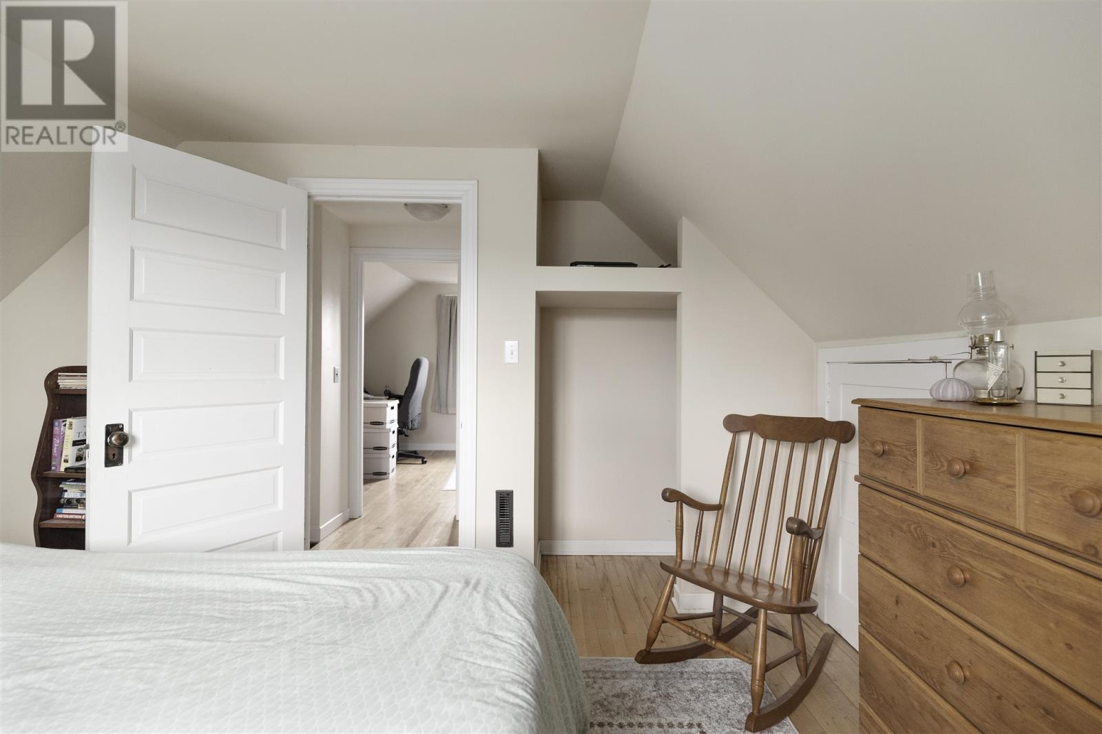 138 Bellevue Ave - 19