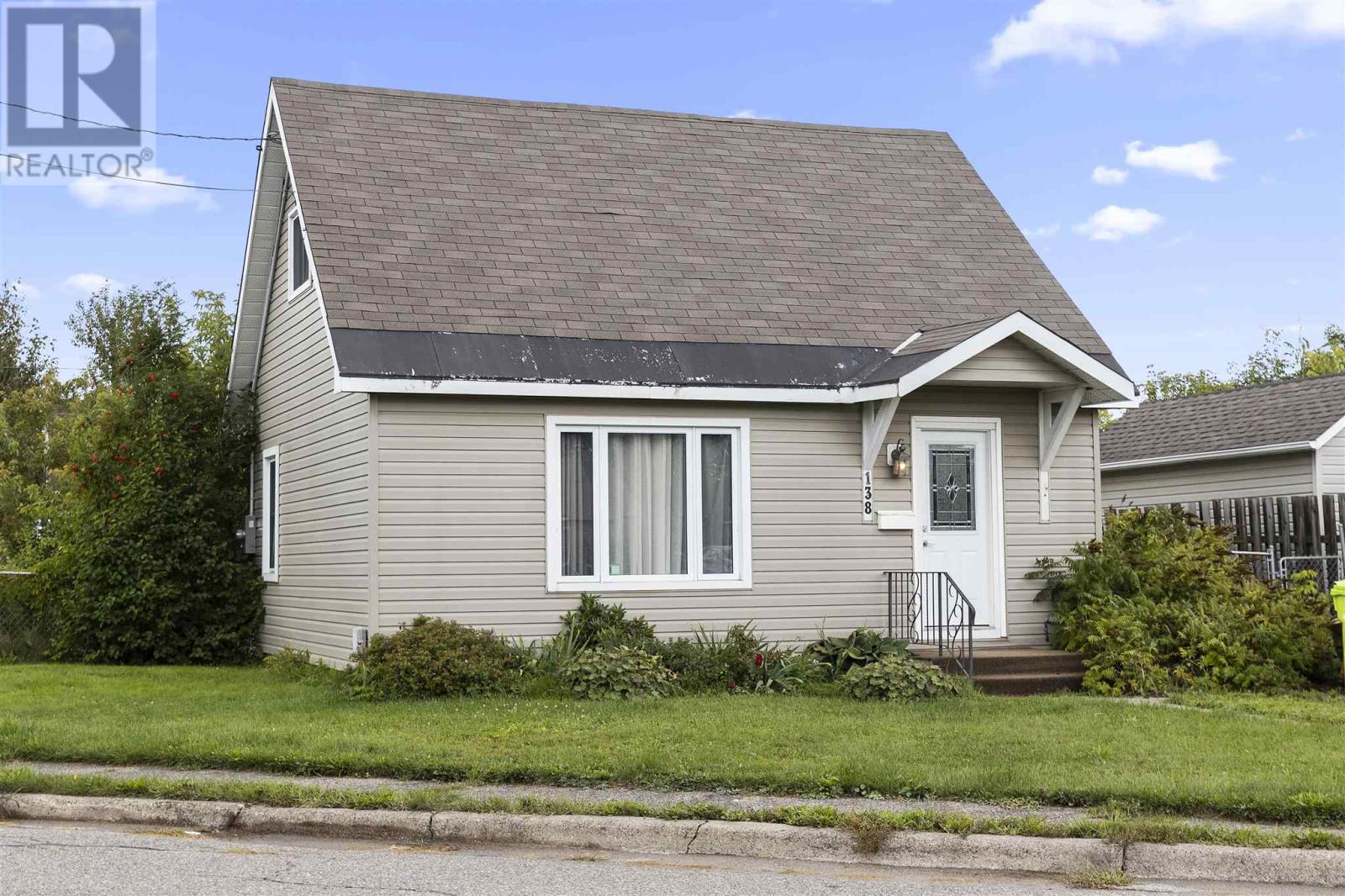 138 Bellevue Ave - 24