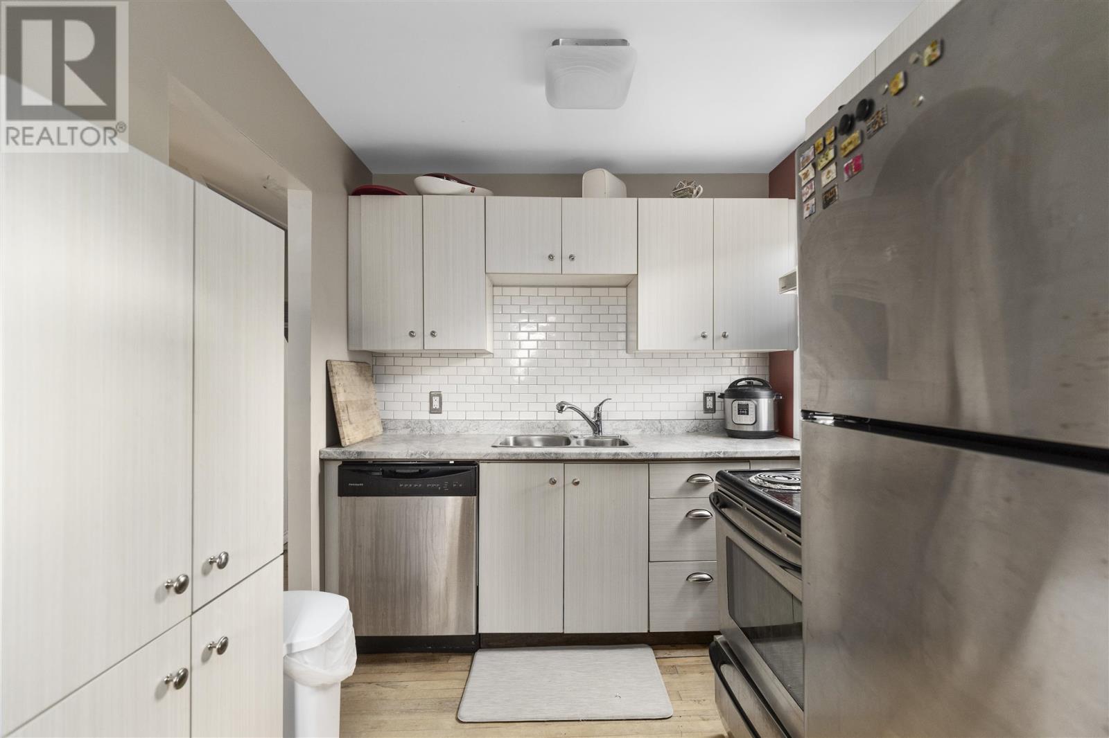 138 Bellevue Ave - 8