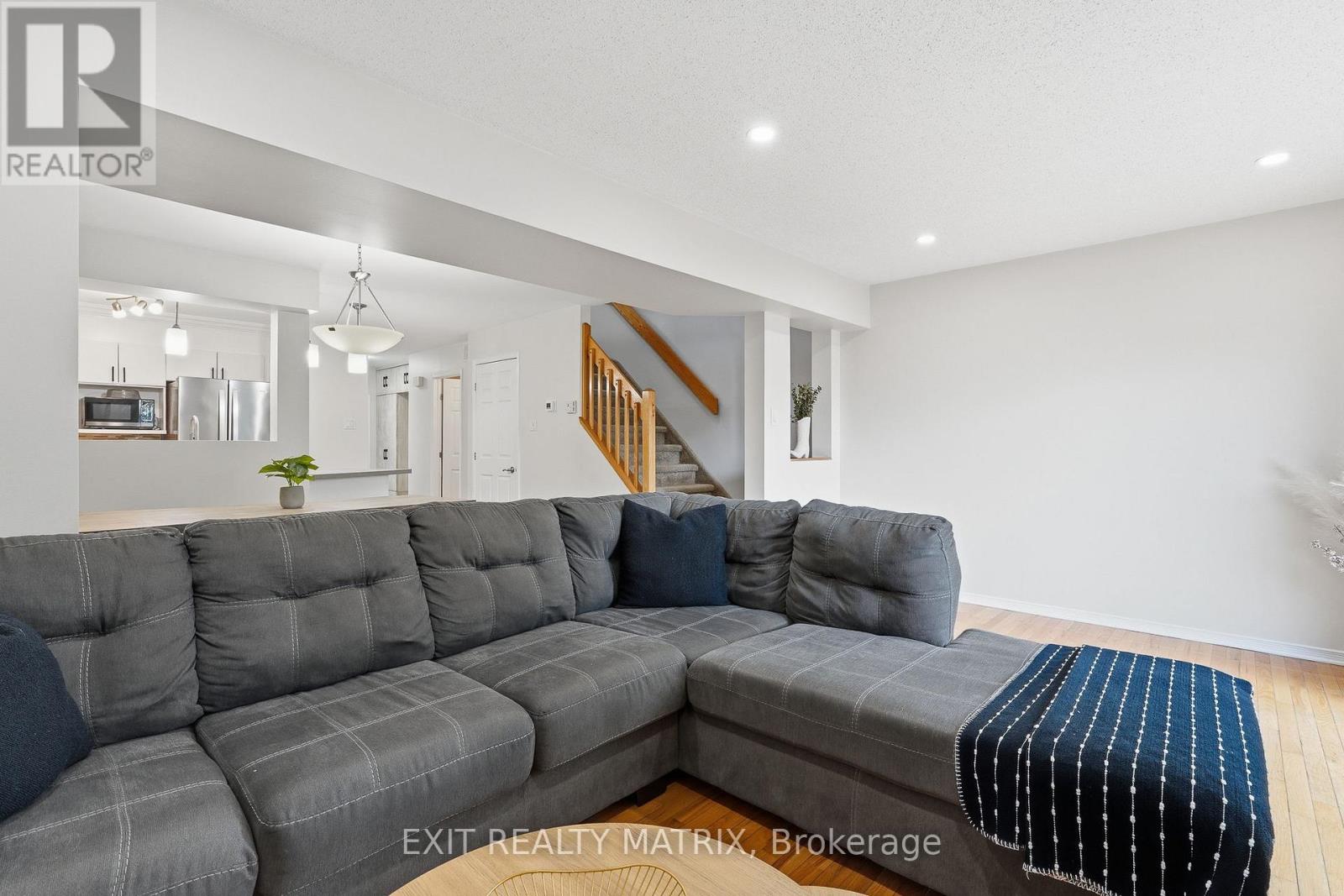 2 Bed, 3 Bath House for Sale in Russell – 49 FORGET STREET, Russell – MLS# X13520216 - Image 14