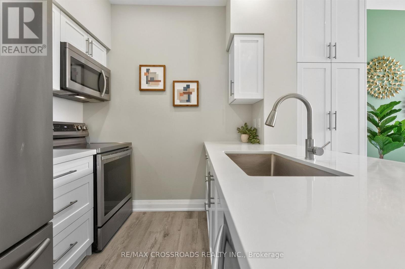 #183 650 LAWRENCE AVENUE W - 5