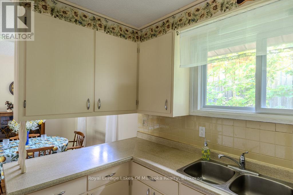 880 SARAH STREET N - 10