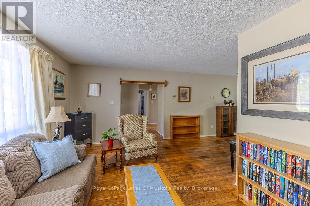 880 SARAH STREET N - 14