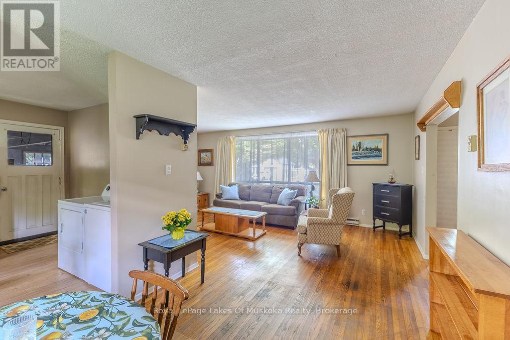 880 SARAH STREET N - 15