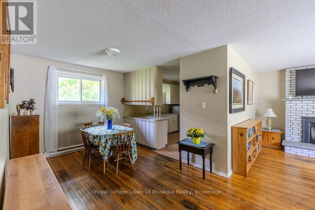 880 SARAH STREET N - 16