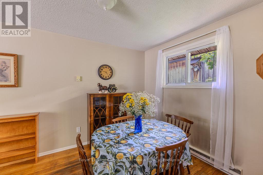 880 SARAH STREET N - 17