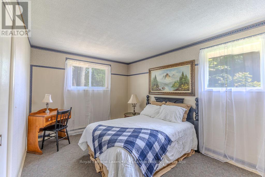 880 SARAH STREET N - 19