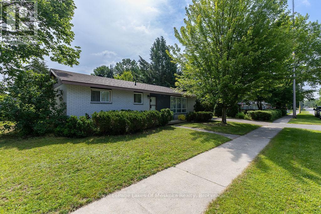 880 SARAH STREET N - 2
