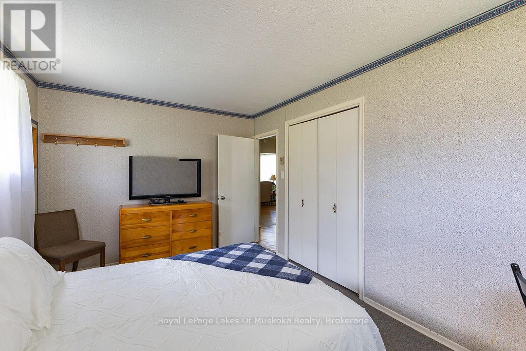 880 SARAH STREET N - 20