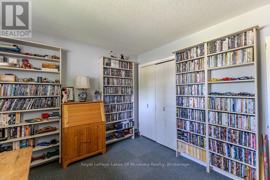 880 SARAH STREET N - 24