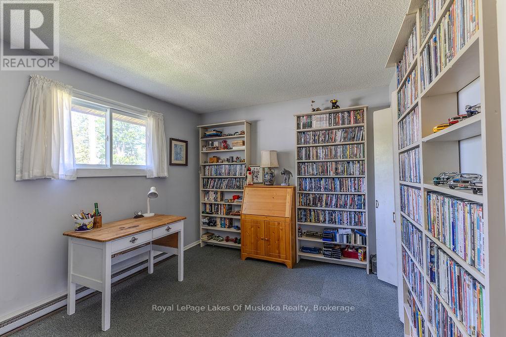 880 SARAH STREET N - 25