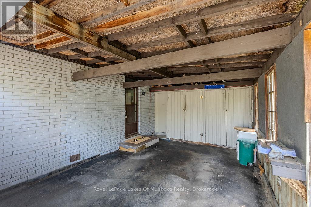 880 SARAH STREET N - 29