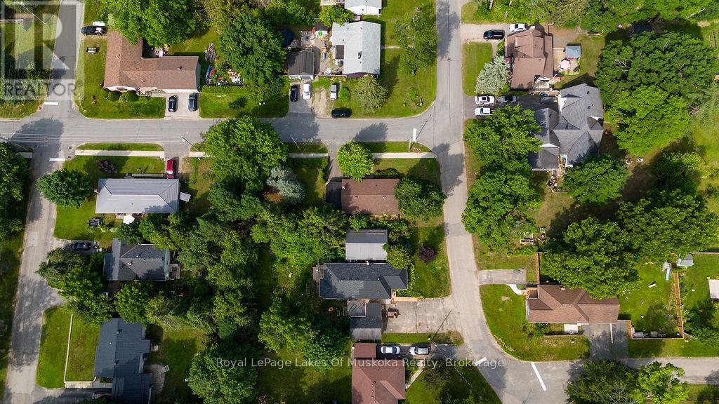 880 SARAH STREET N - 3