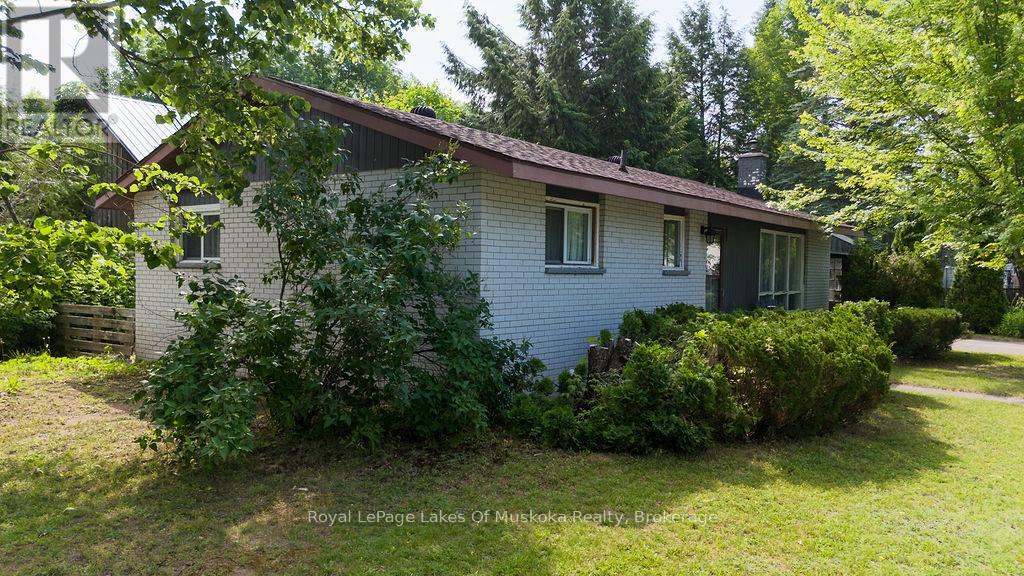 880 SARAH STREET N - 38