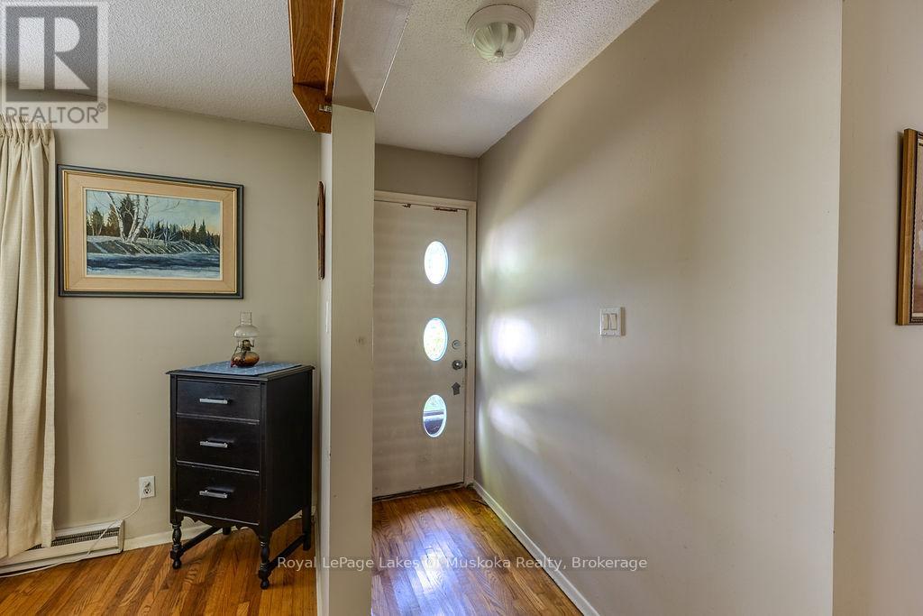 880 SARAH STREET N - 7