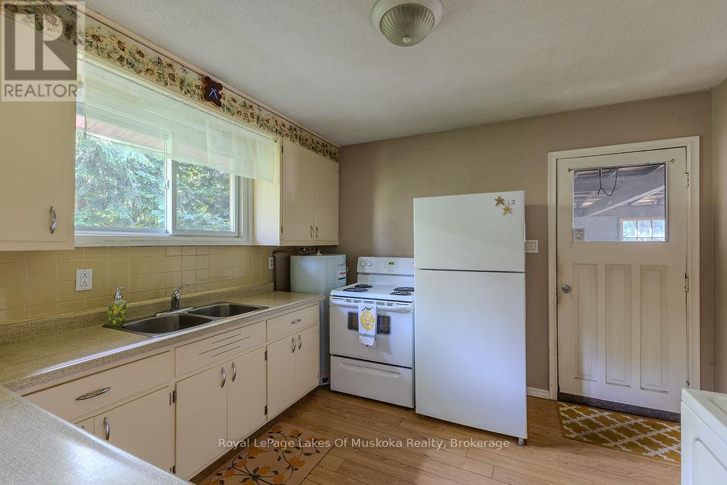 880 SARAH STREET N - 8