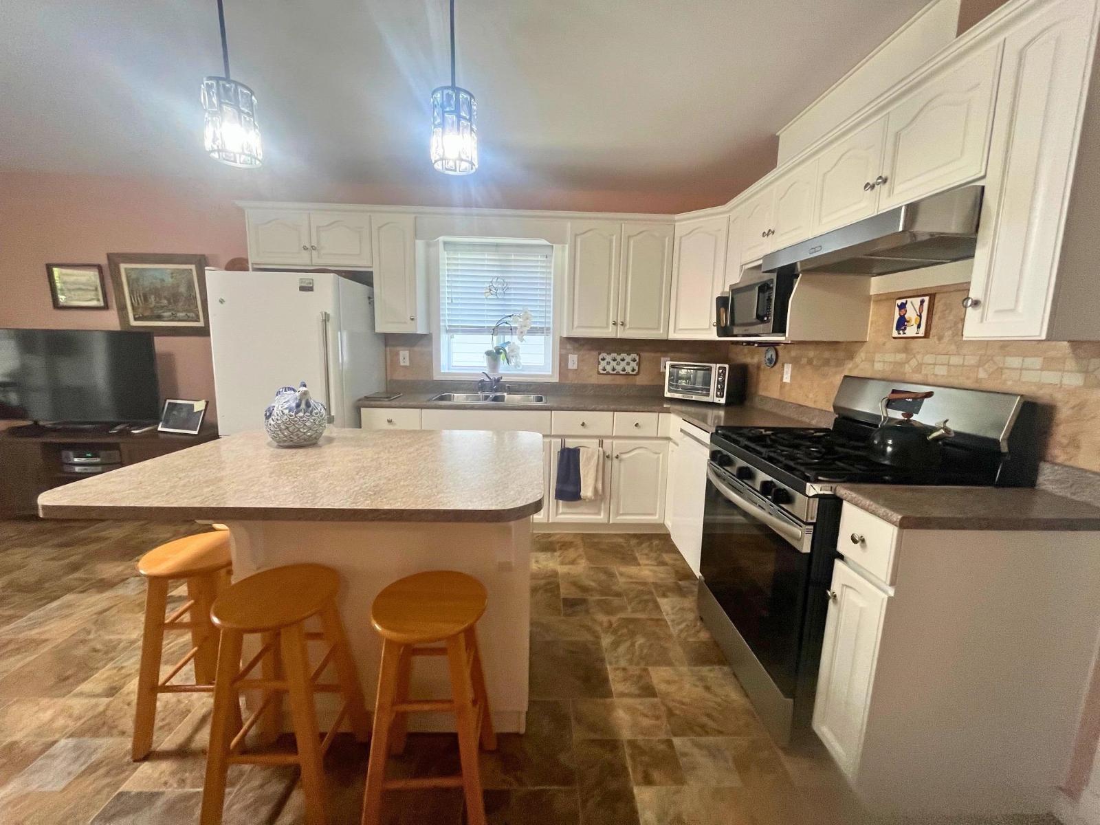 2 Bed, 2 Bath House for Sale in Chilliwack – 18 46485 AIRPORT ROAD, Chilliwack Proper South – MLS# R3137212 - Image 16