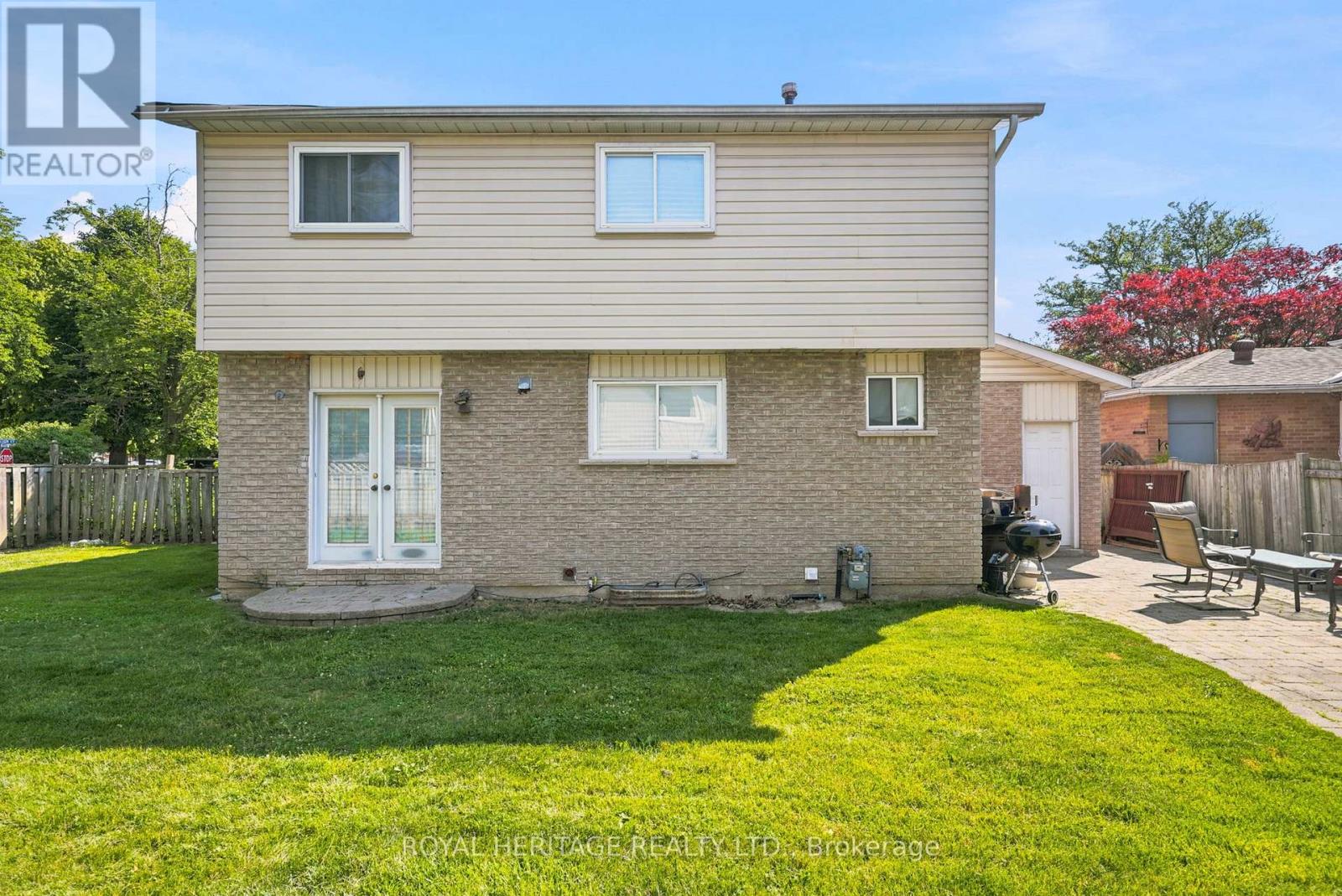 2 BELTON COURT - 34
