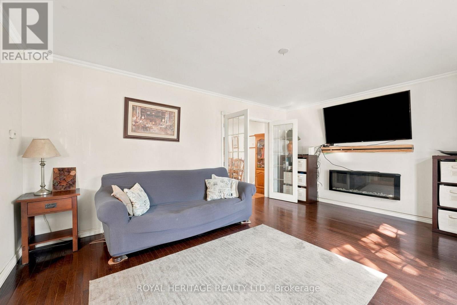 2 BELTON COURT - 8