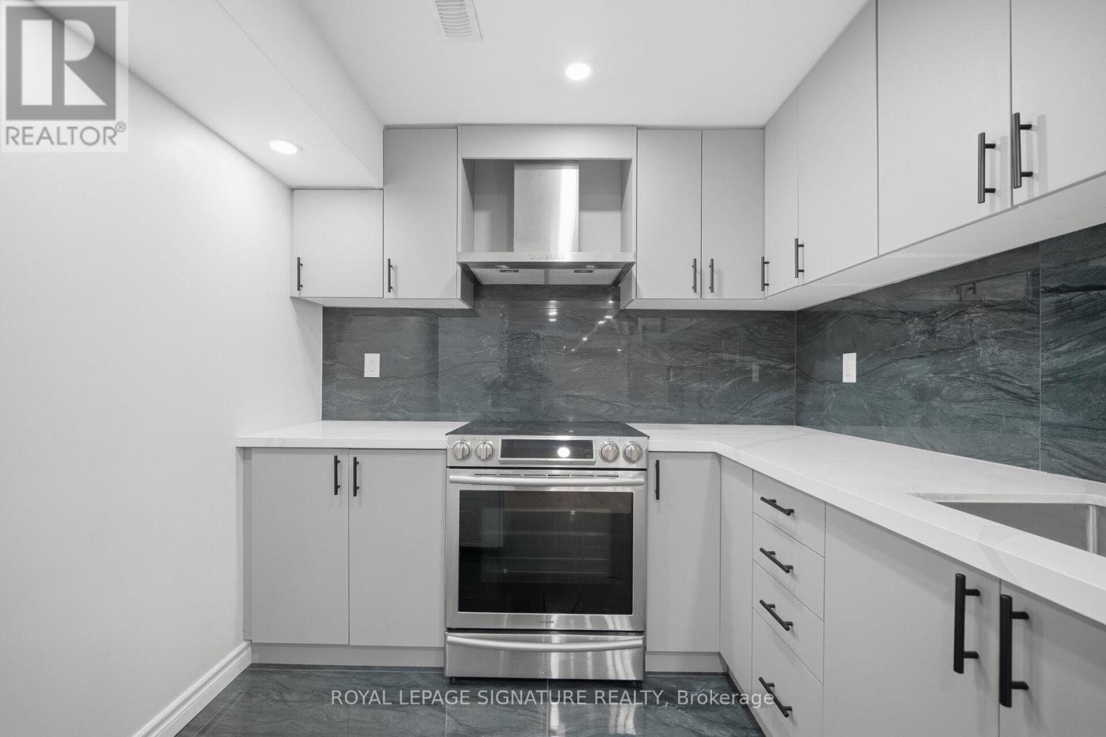 60 LOFTHOUSE DRIVE - 27