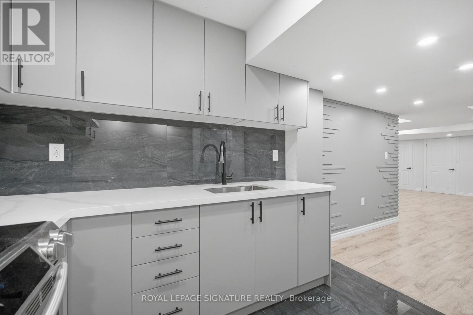 60 LOFTHOUSE DRIVE - 28