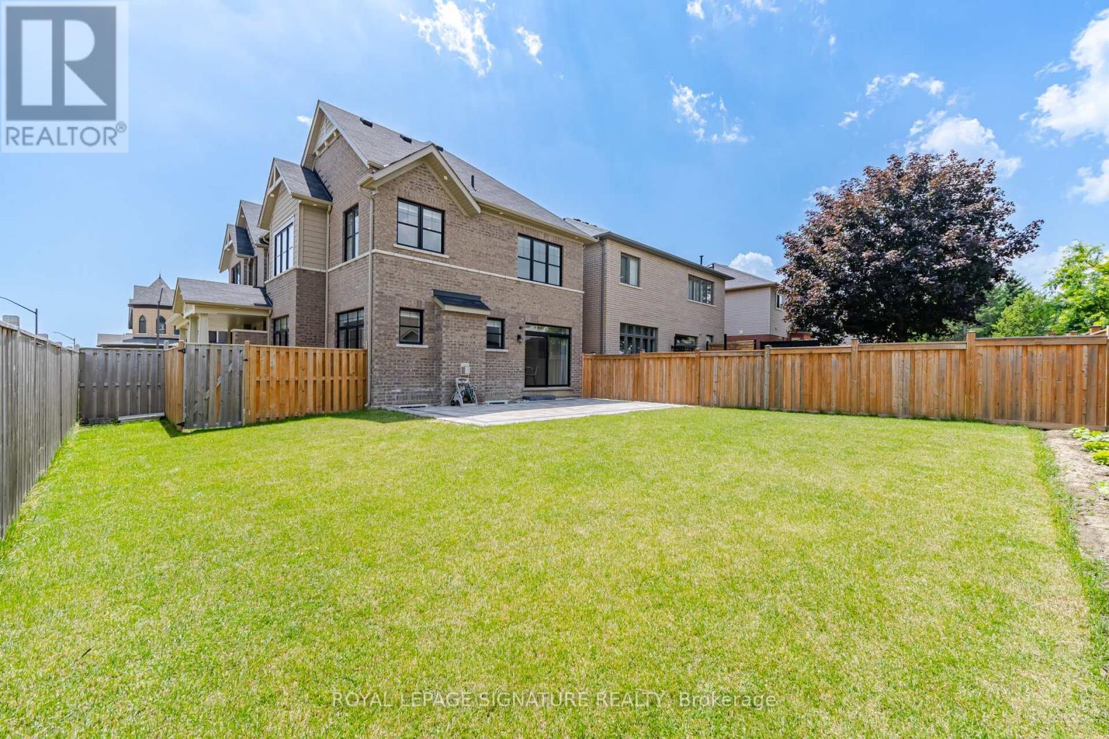 60 LOFTHOUSE DRIVE - 33