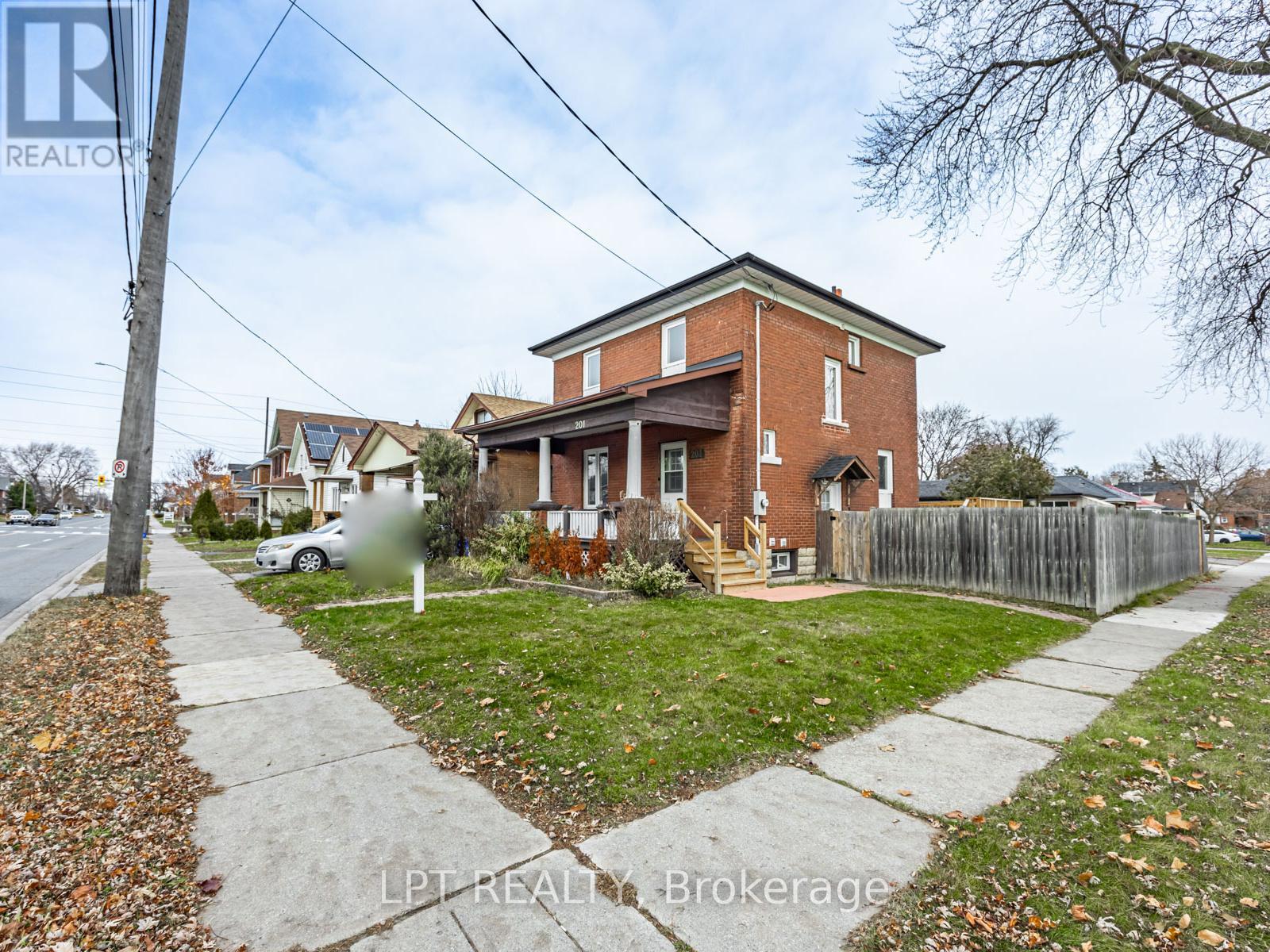 201 RITSON ROAD S - 10