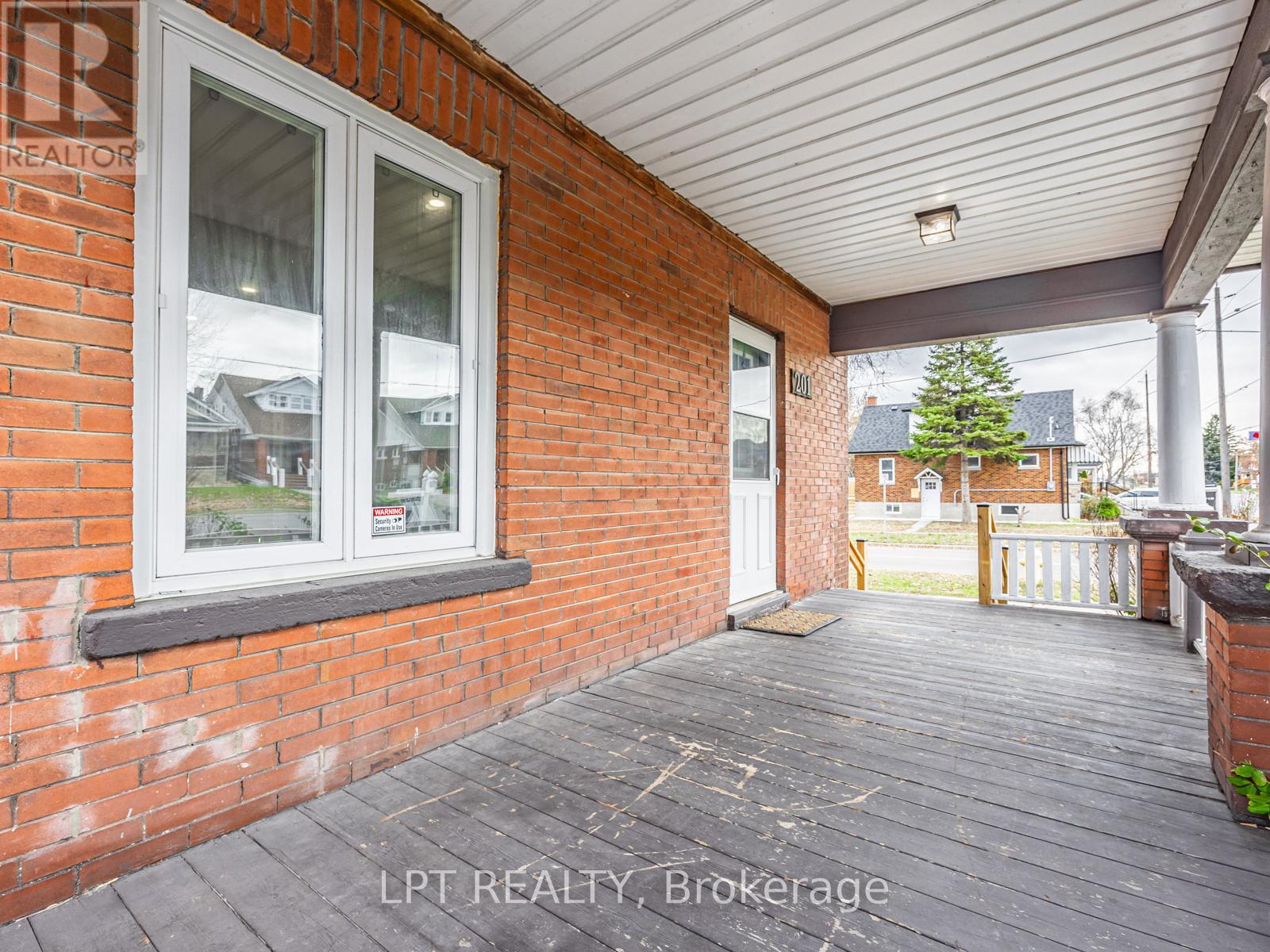 201 RITSON ROAD S - 12