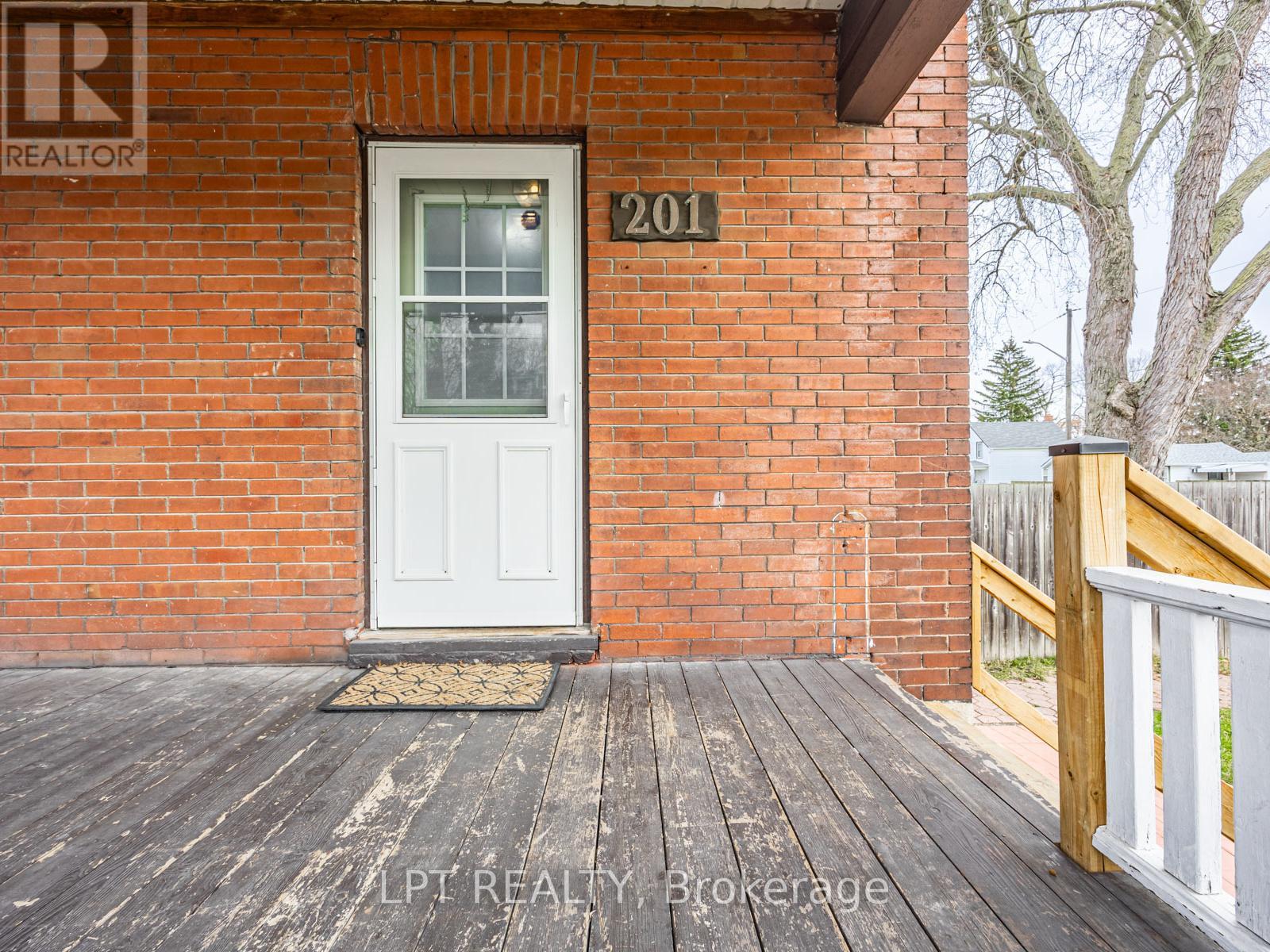 201 RITSON ROAD S - 14