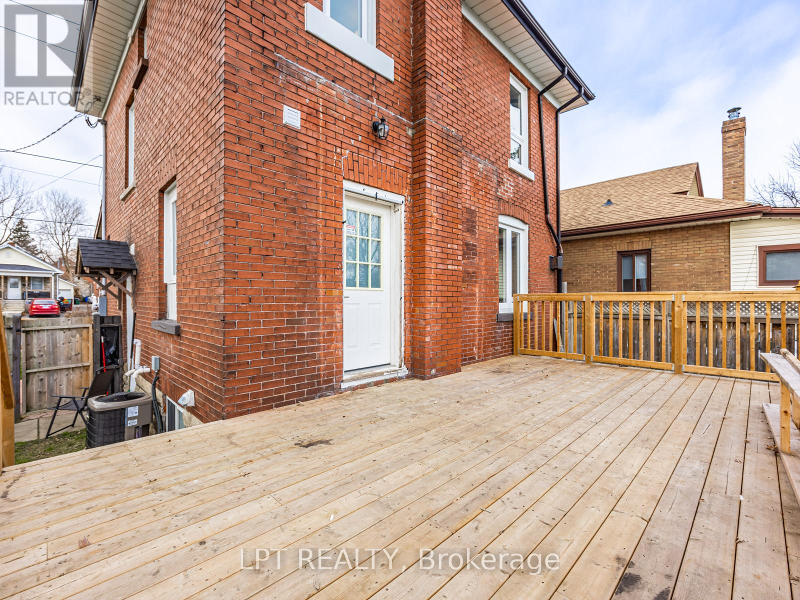 201 RITSON ROAD S - 42