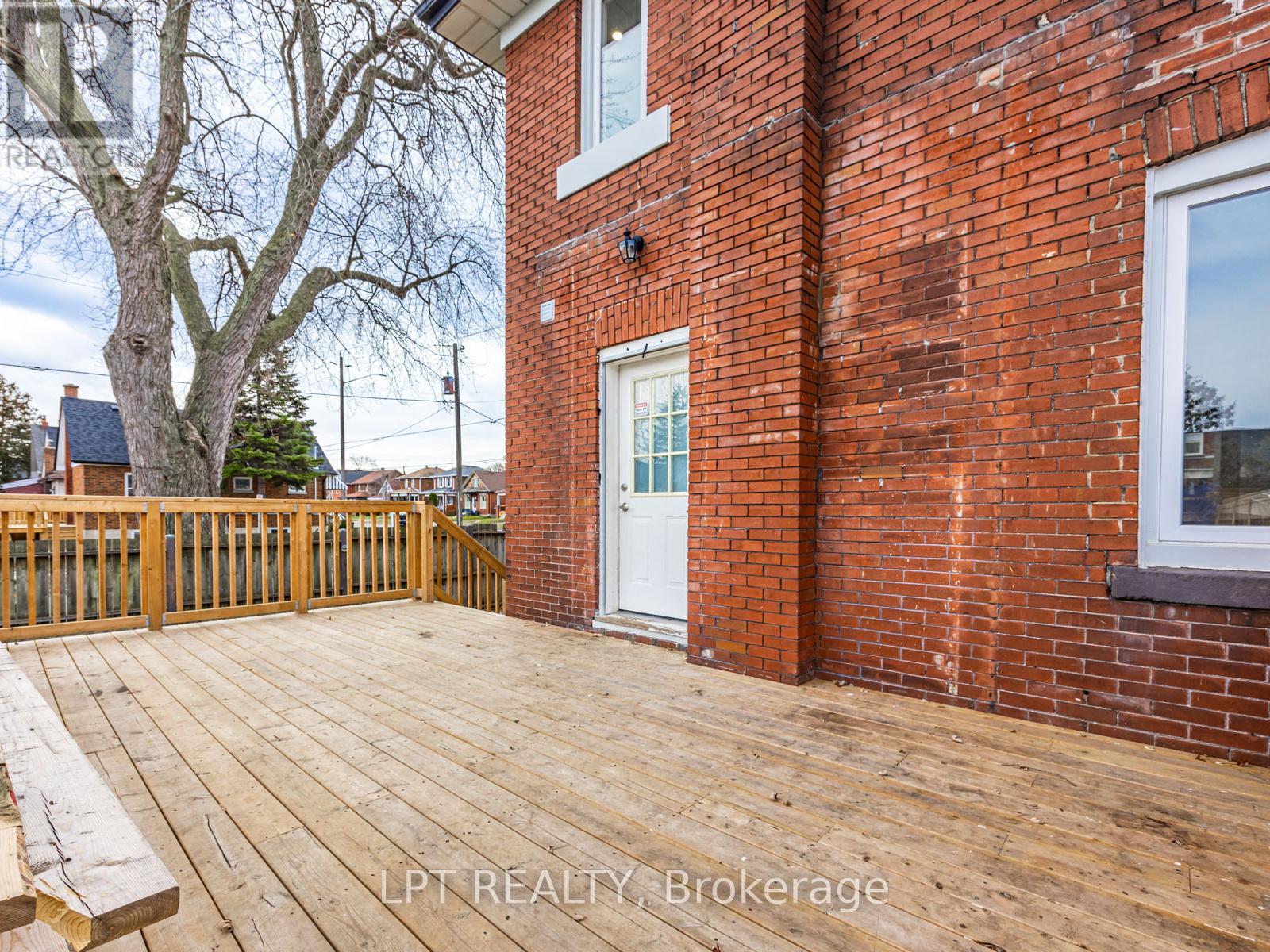 201 RITSON ROAD S - 44