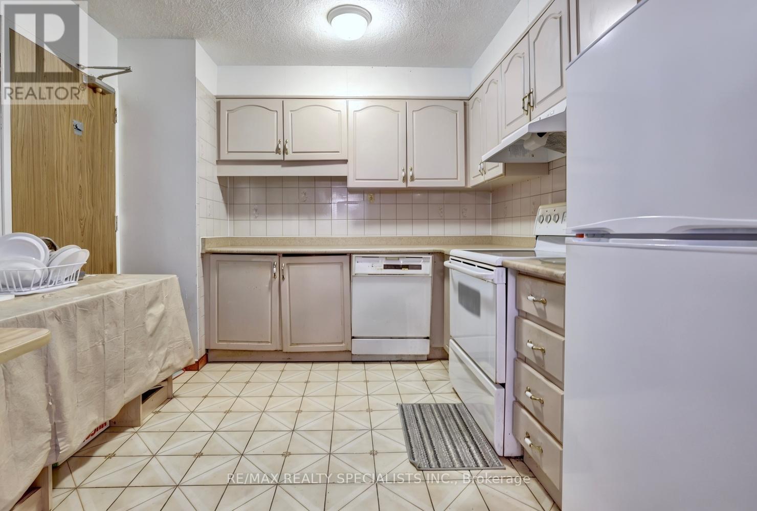 #704 20 MISSISSAUGA VALLEY BOULEVARD - 17