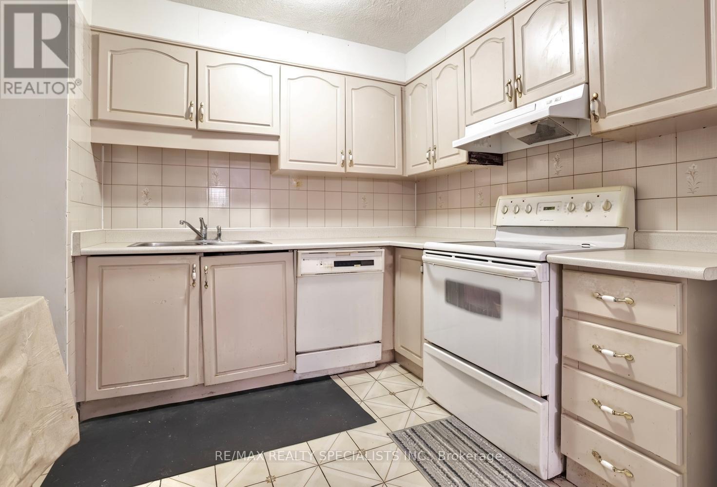 #704 20 MISSISSAUGA VALLEY BOULEVARD - 18