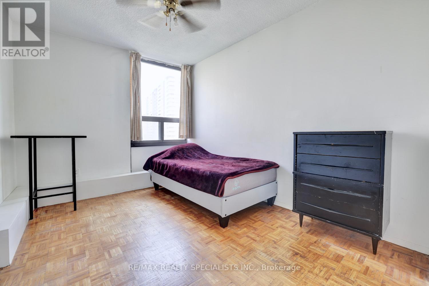 #704 20 MISSISSAUGA VALLEY BOULEVARD - 26