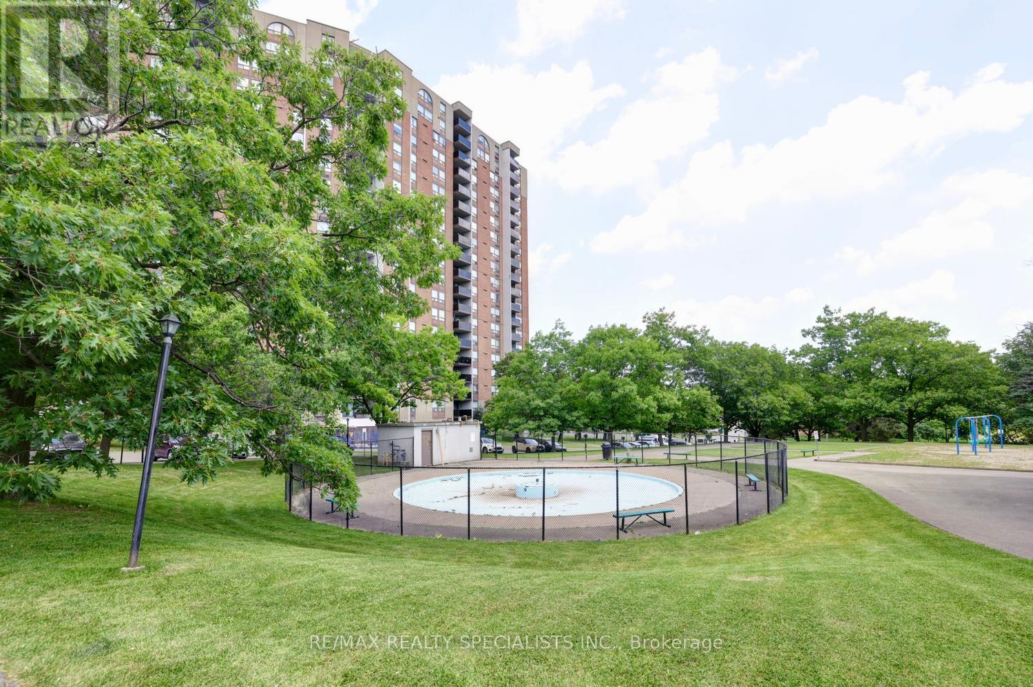 #704 20 MISSISSAUGA VALLEY BOULEVARD - 33