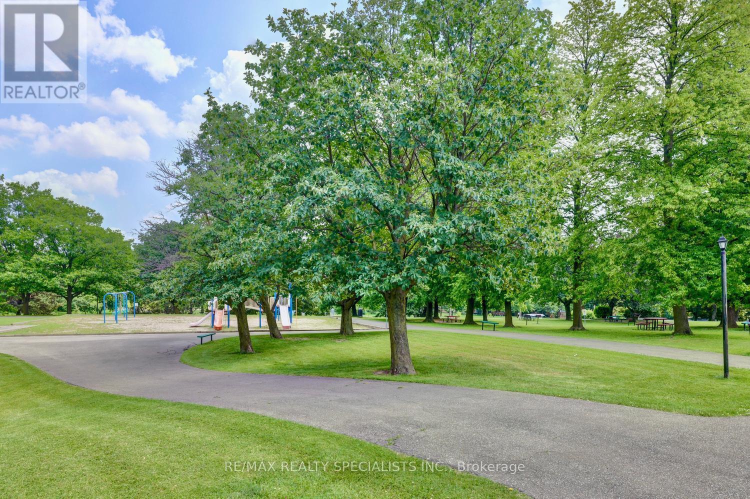 #704 20 MISSISSAUGA VALLEY BOULEVARD - 34