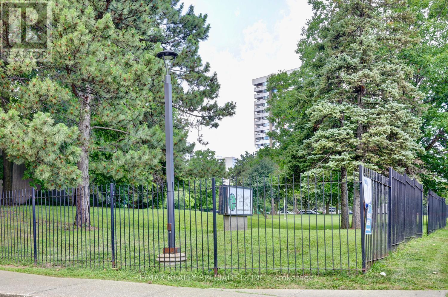 #704 20 MISSISSAUGA VALLEY BOULEVARD - 35