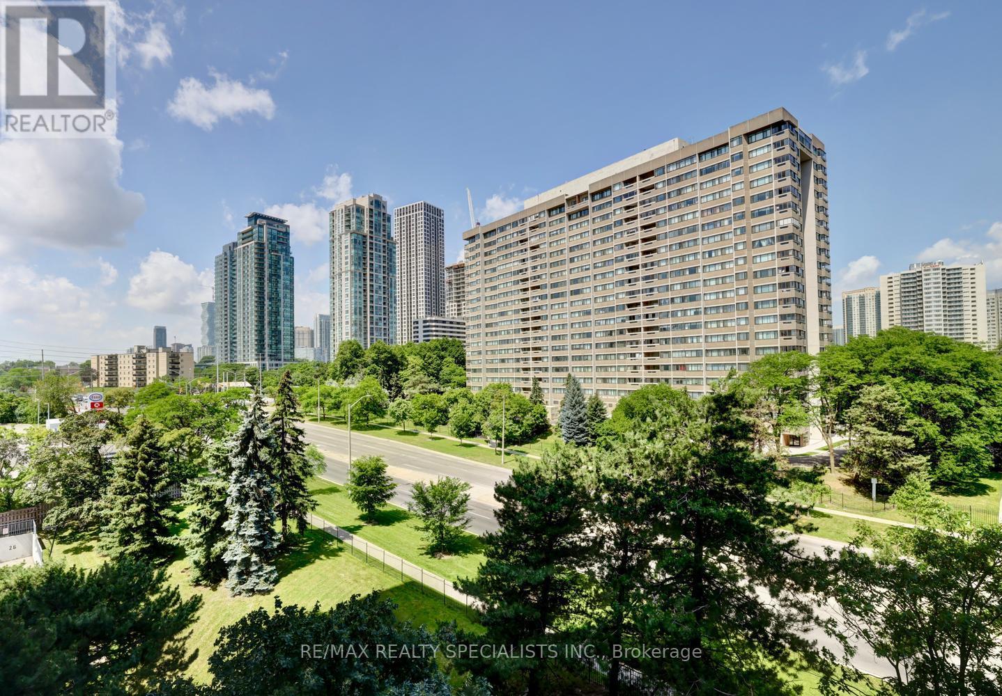 #704 20 MISSISSAUGA VALLEY BOULEVARD - 37