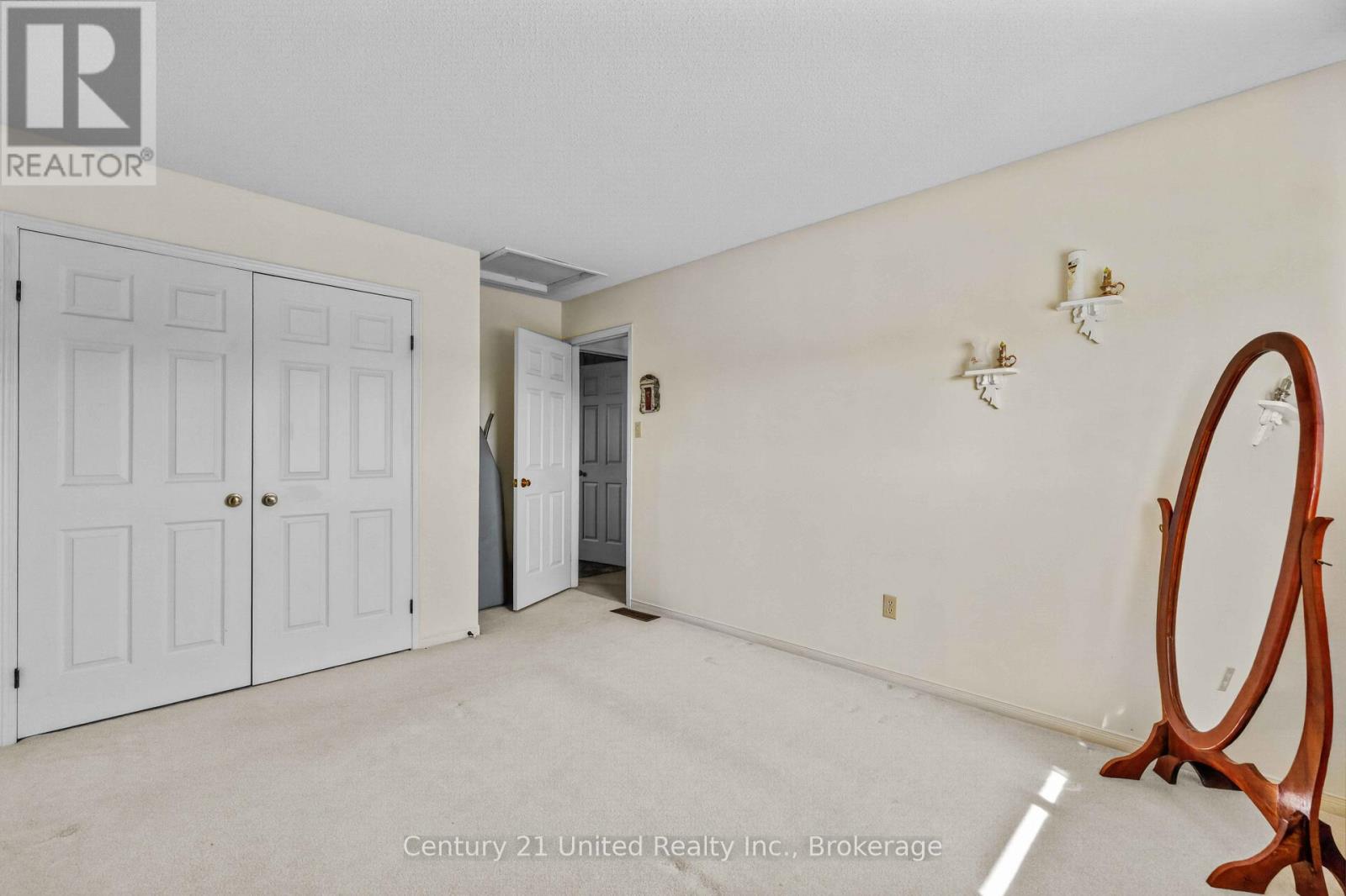 2317 WOODGLADE BOULEVARD - 35