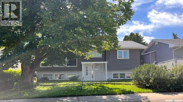 1321 Prince CRESCENT - 1