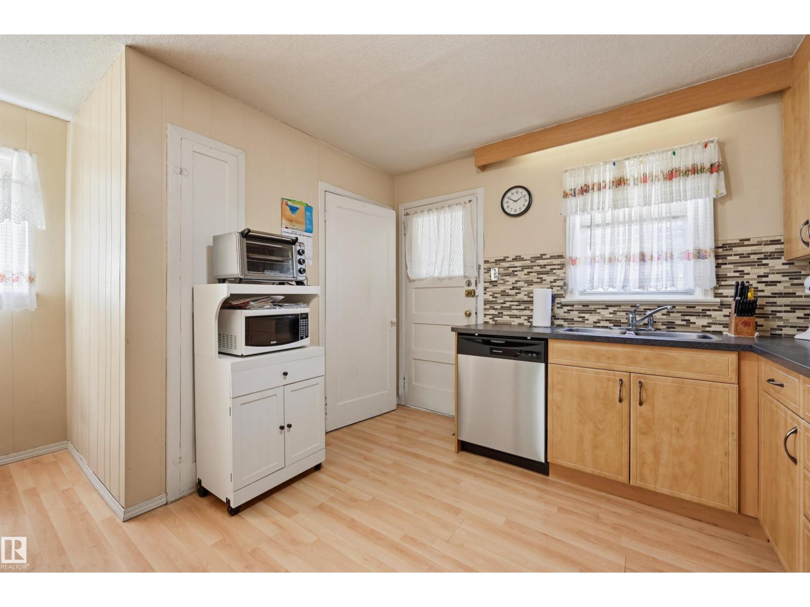 11414 88 ST NW NW - 12