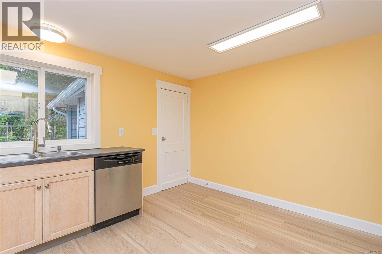 5934 Highland Ave - 5