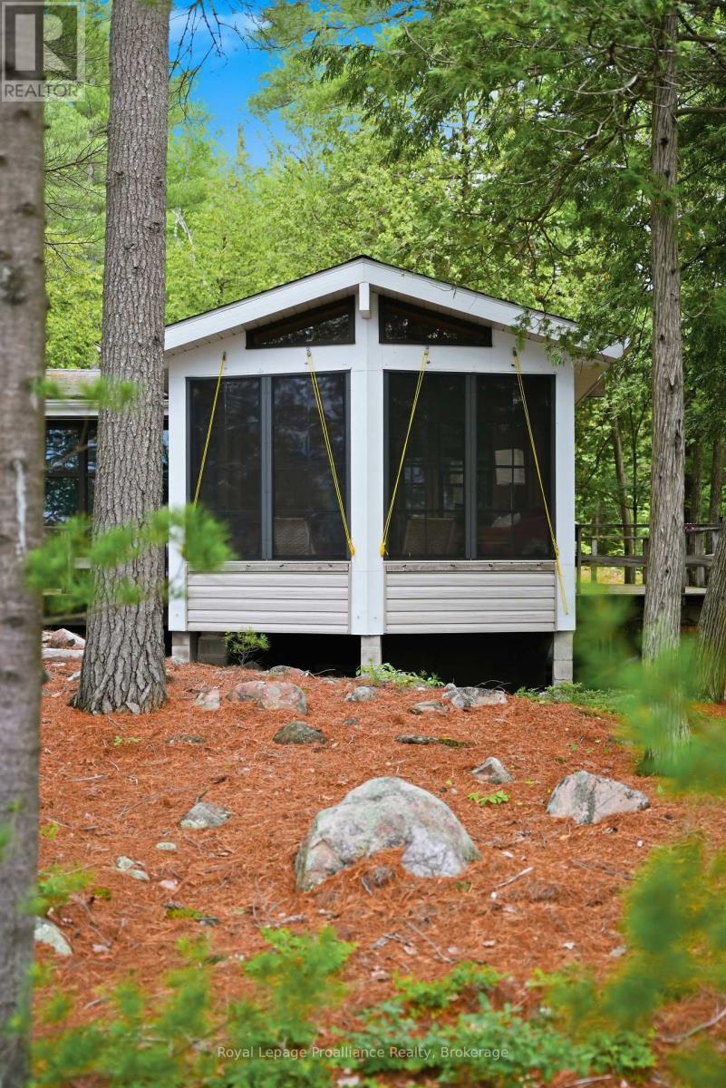 786 MAZINAW LAKE - 10