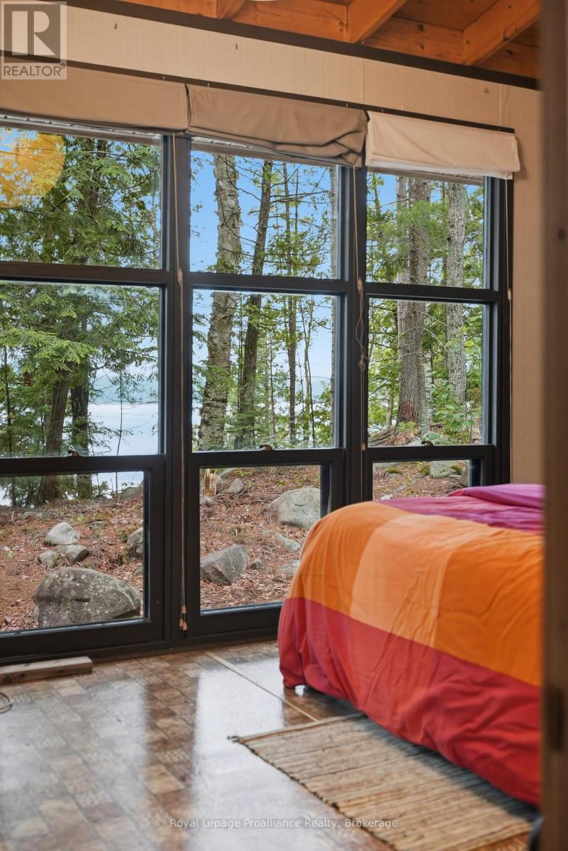 786 MAZINAW LAKE - 36