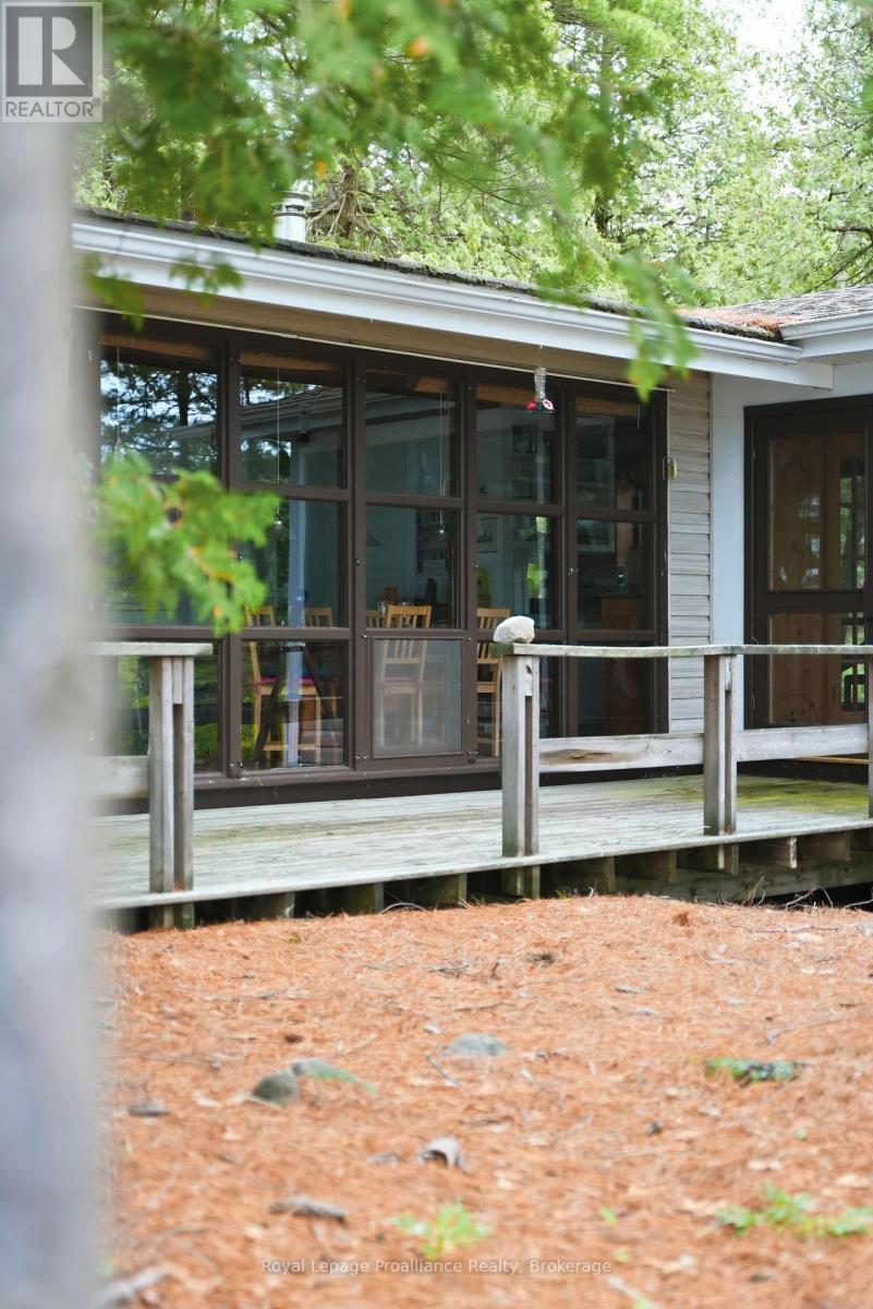 786 MAZINAW LAKE - 9