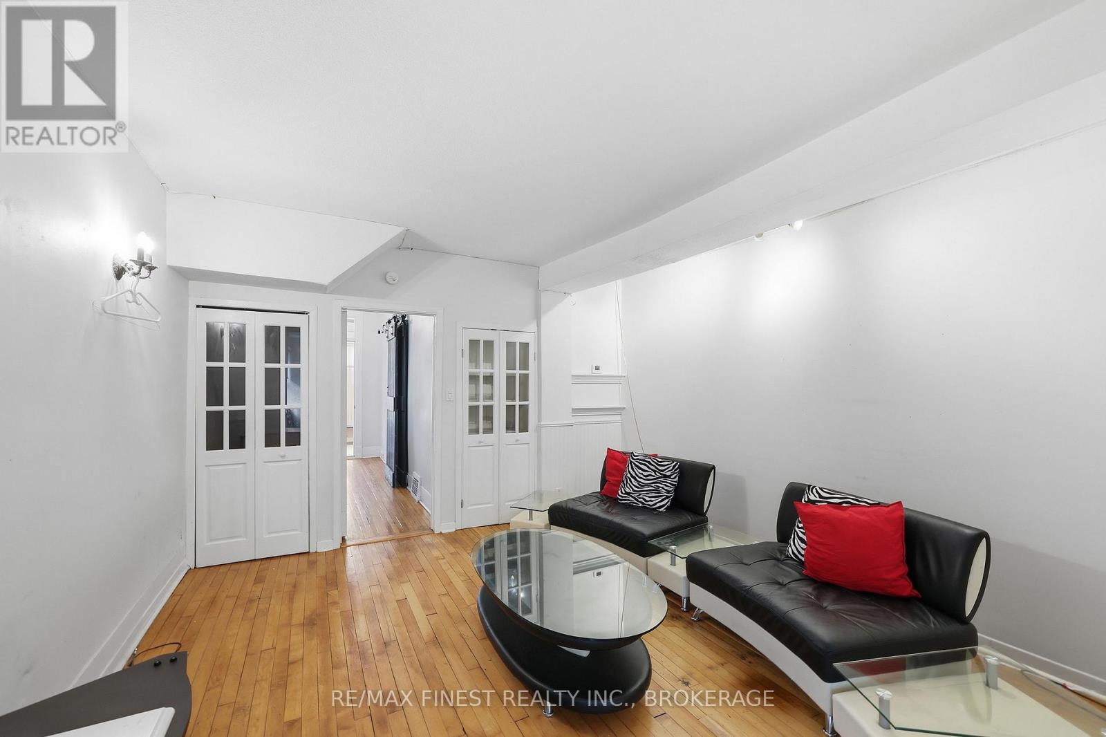 463 VICTORIA STREET - Image 10