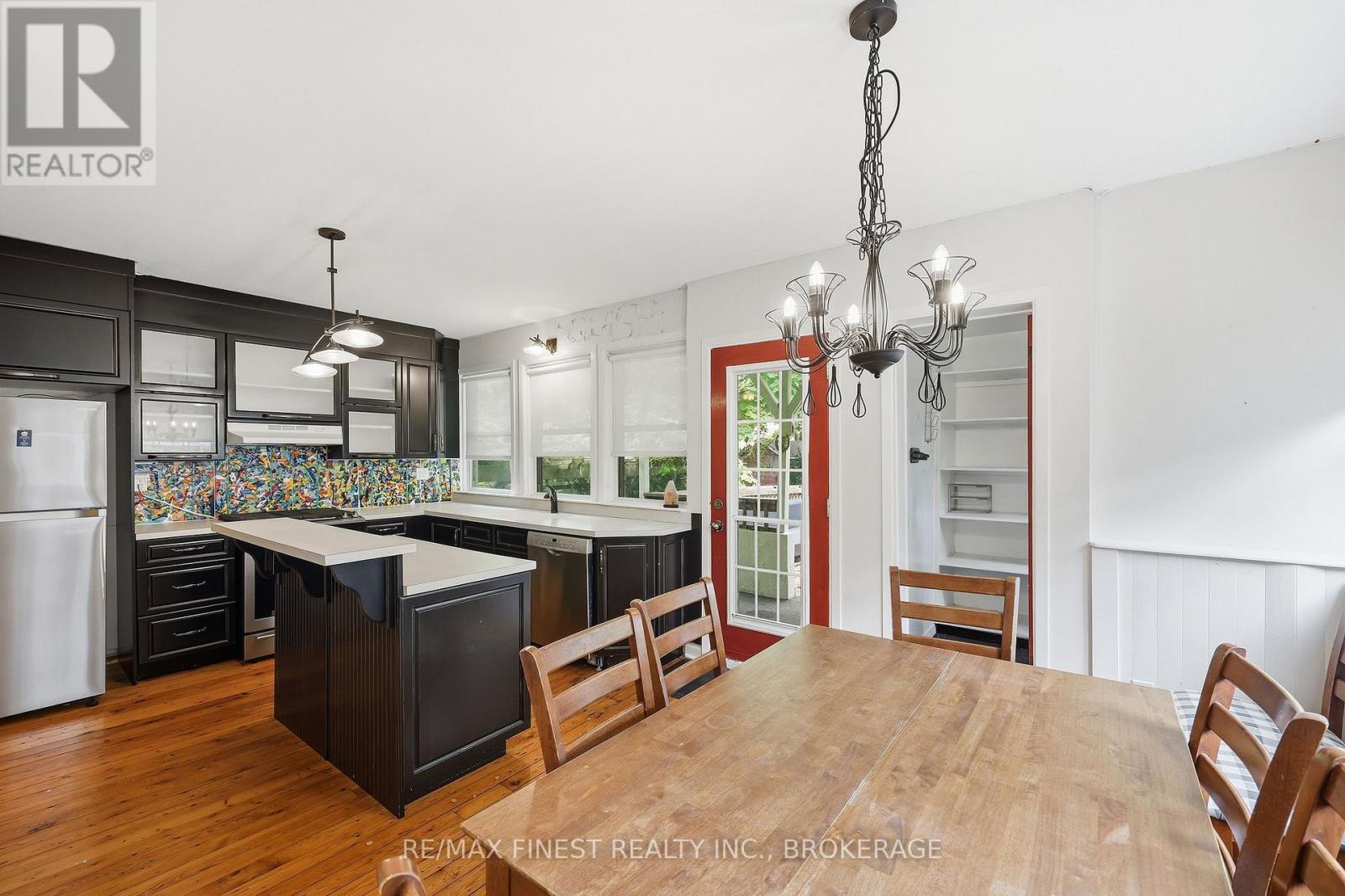 463 VICTORIA STREET - Image 11
