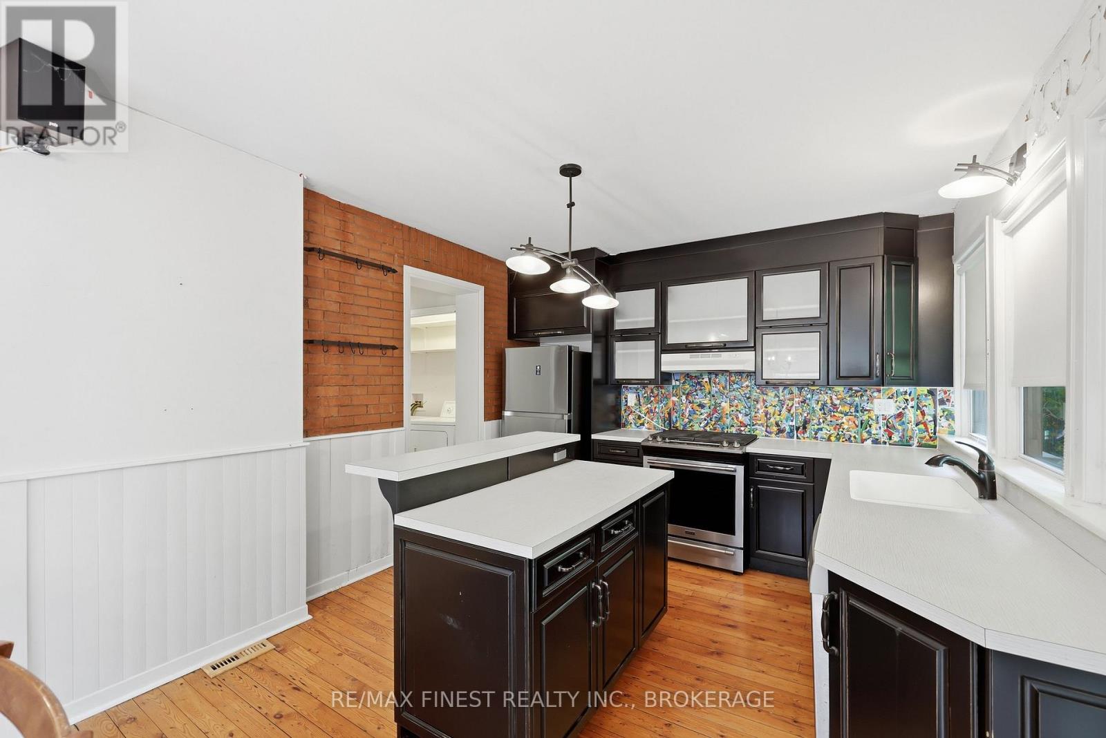 463 VICTORIA STREET - Image 14