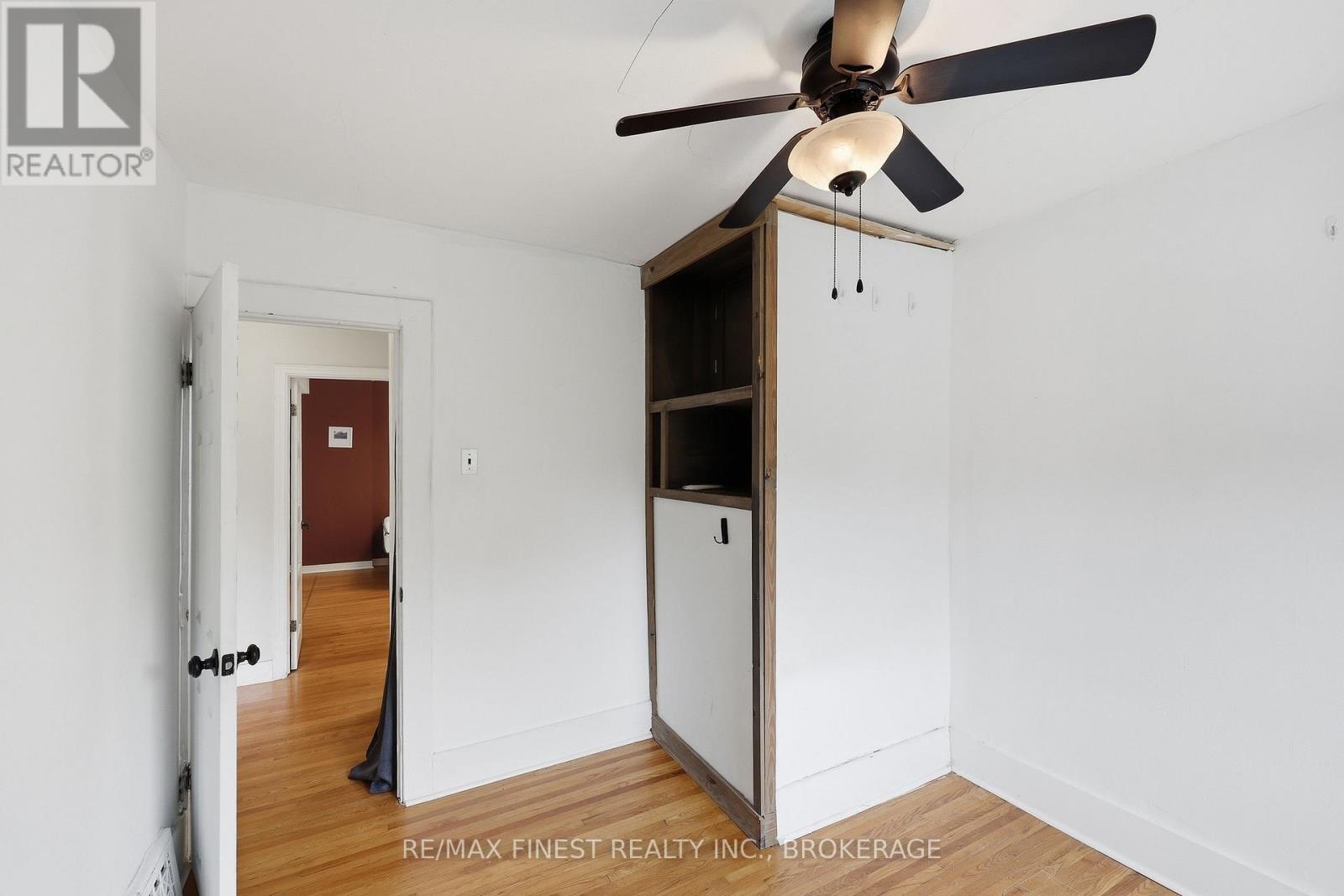 463 VICTORIA STREET - Image 32